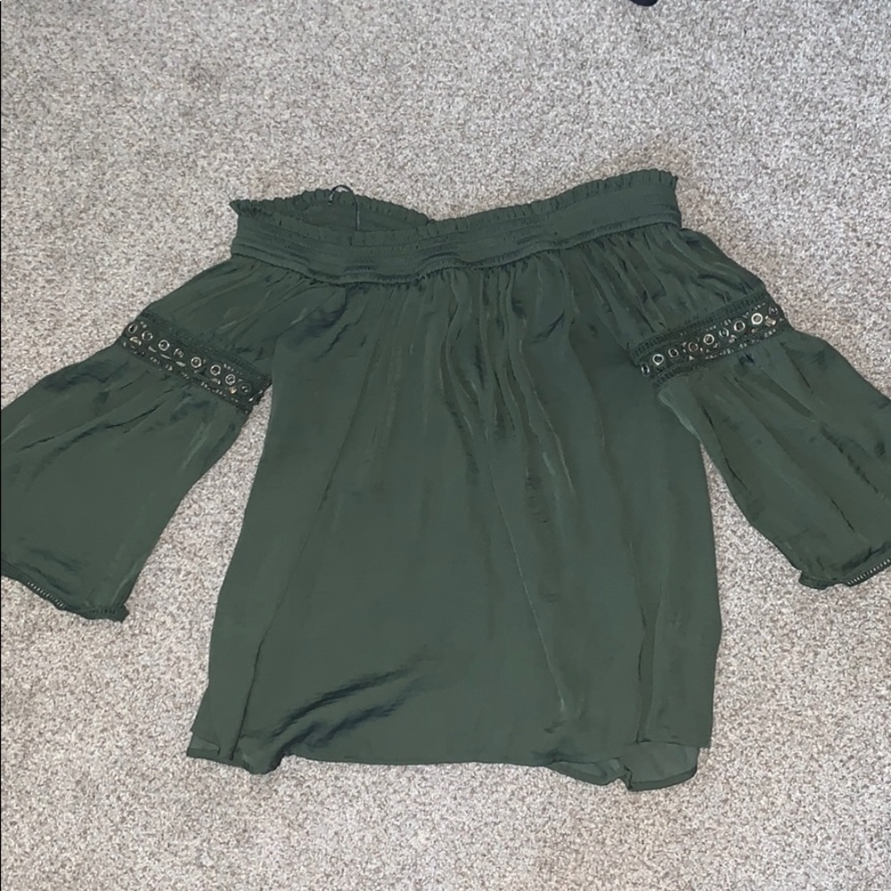 Jennifer Lopez off the shoulder top